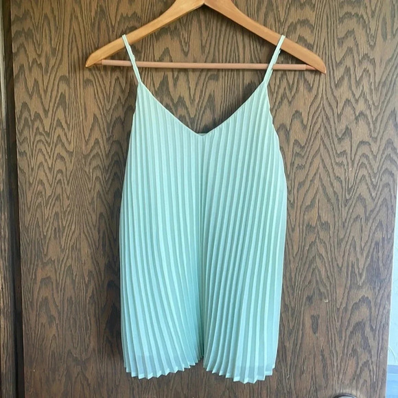 Mint Pleated‎ Top - Picture 1 of 4